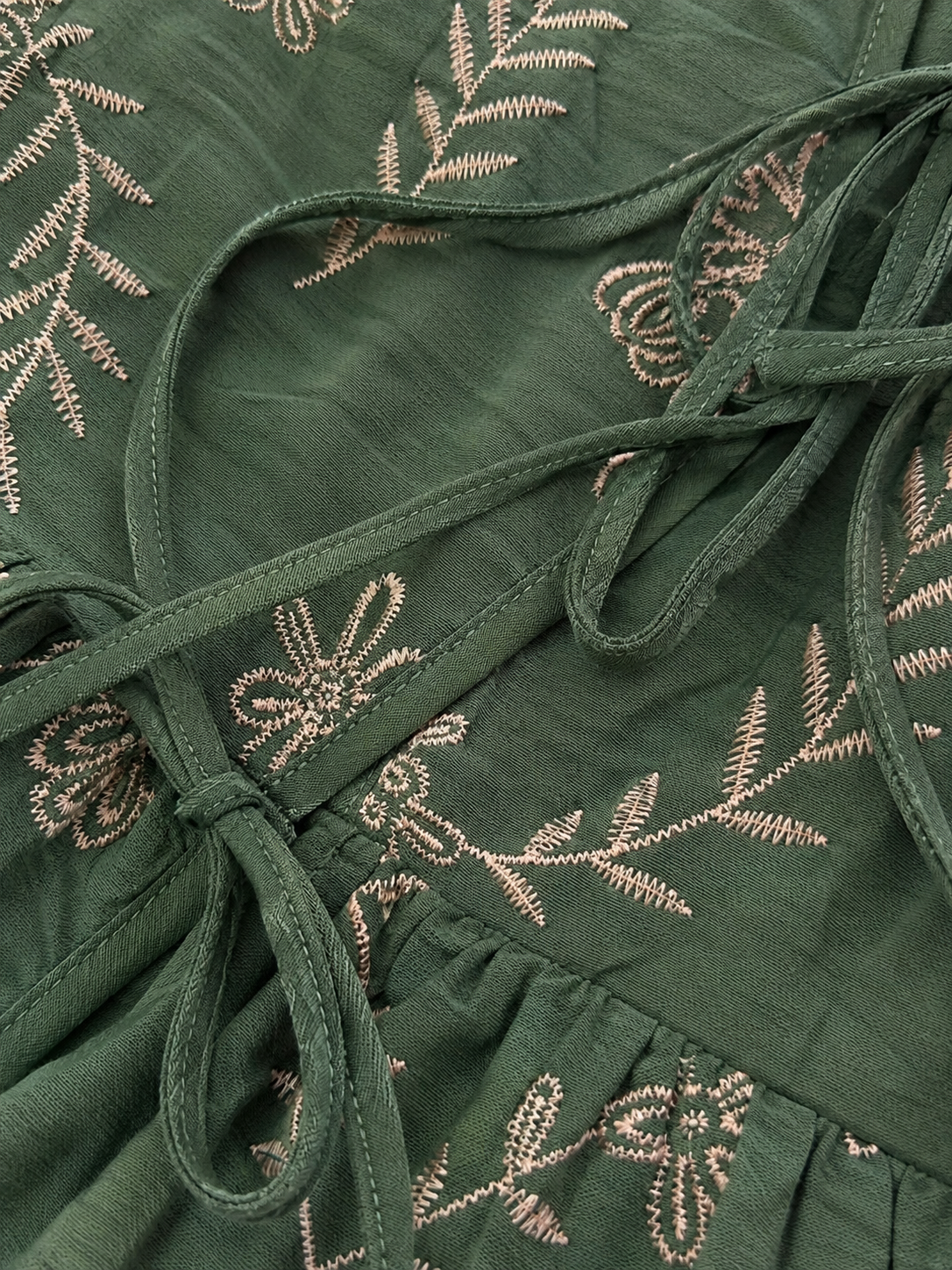 Blusa Dama Verde Olivo Bordada con Lazos Frontales