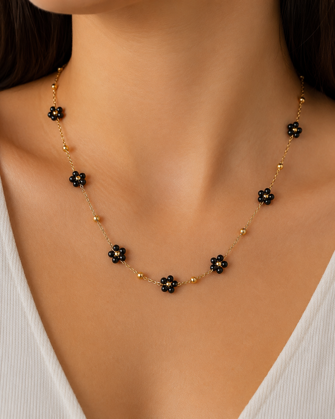 Collar dama flores negras con dorado