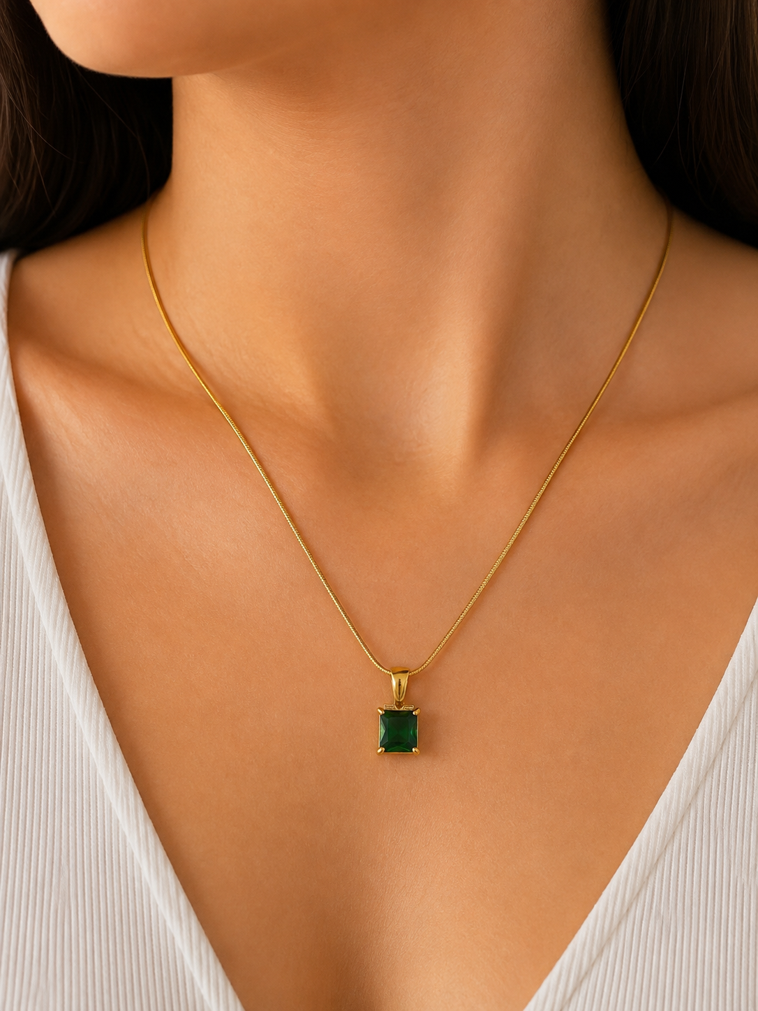 Collar dama piedra verde dorada