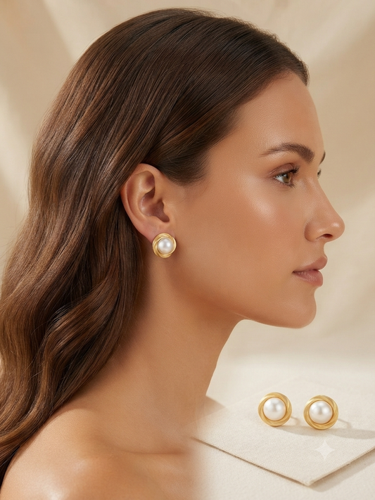 ✨ Aretes Dorados con Perla Central ✨