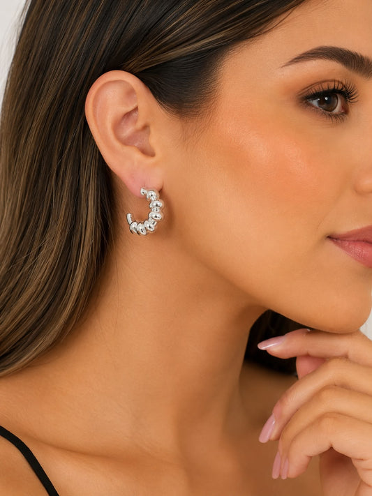 Aretes Arracadas Plateadas con Diseño Entrelazado ✨