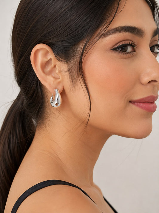 Aretes Plateados Tipo Huggie Minimalistas ✨