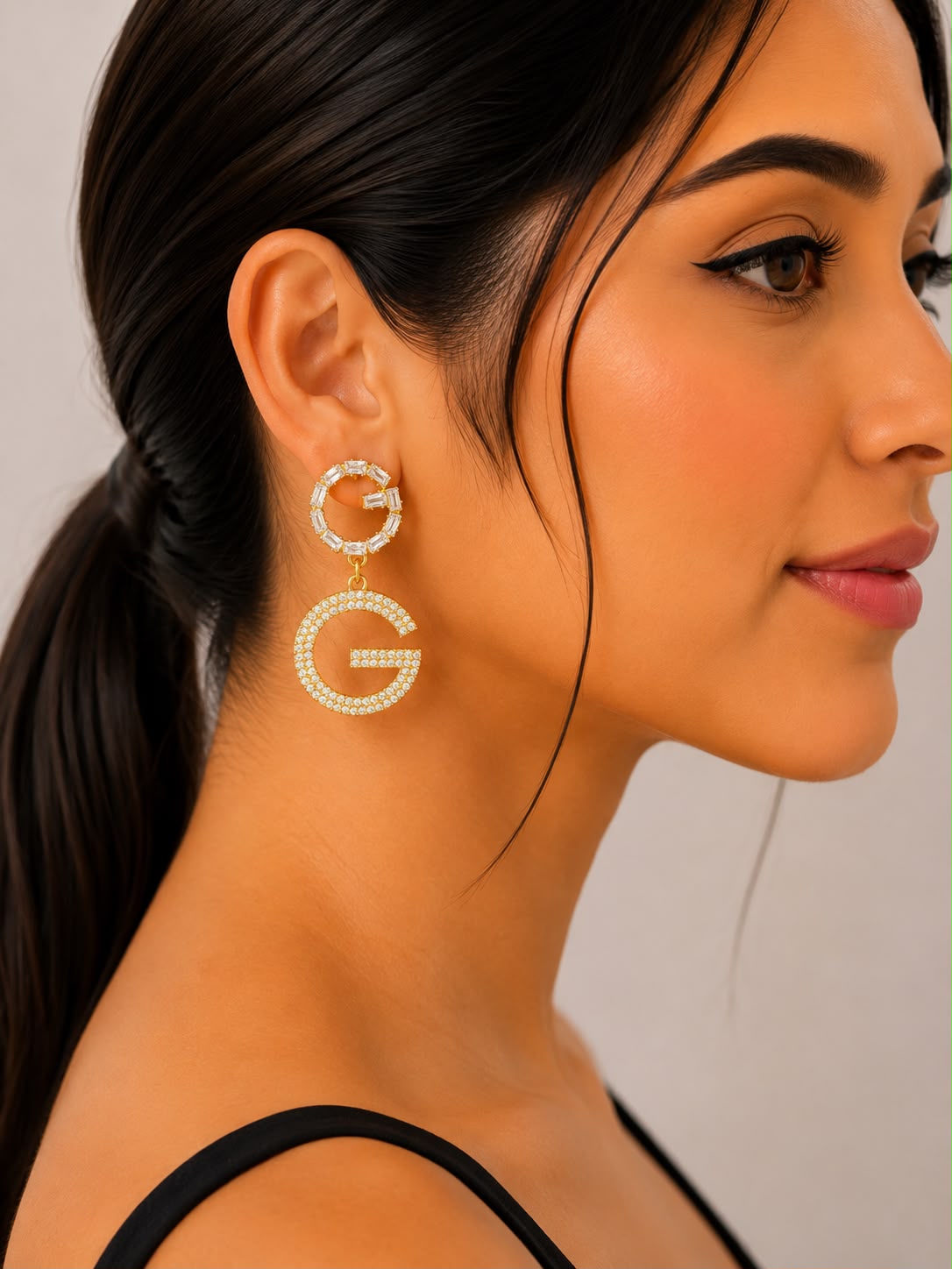 Aretes Dorados con Cristales Diseño Circular ✨