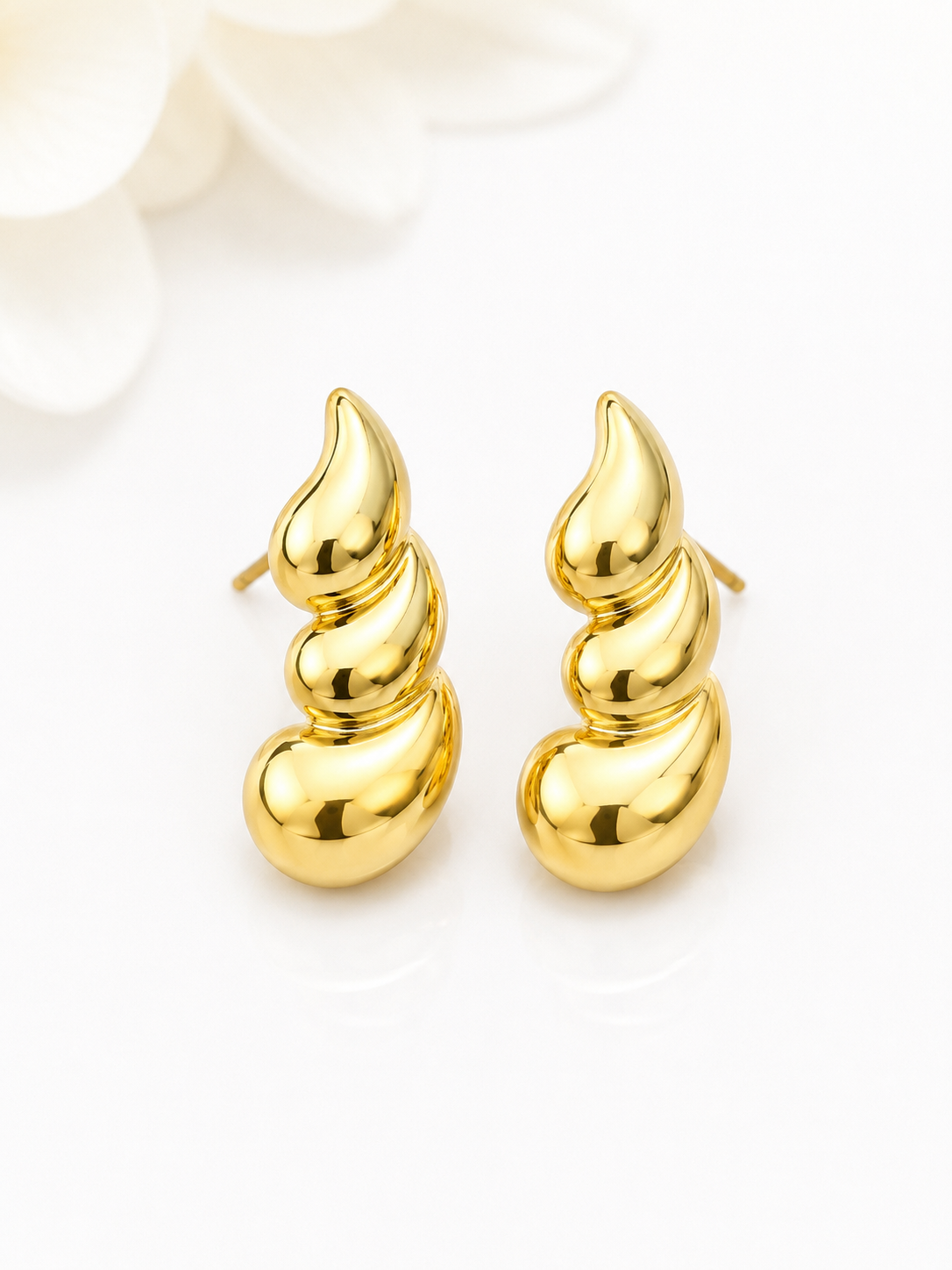 Aretes Dorados Diseño Orgánico de Gotas