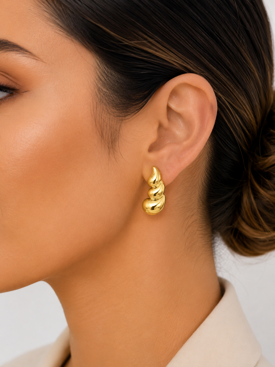 Aretes Dorados Diseño Orgánico de Gotas