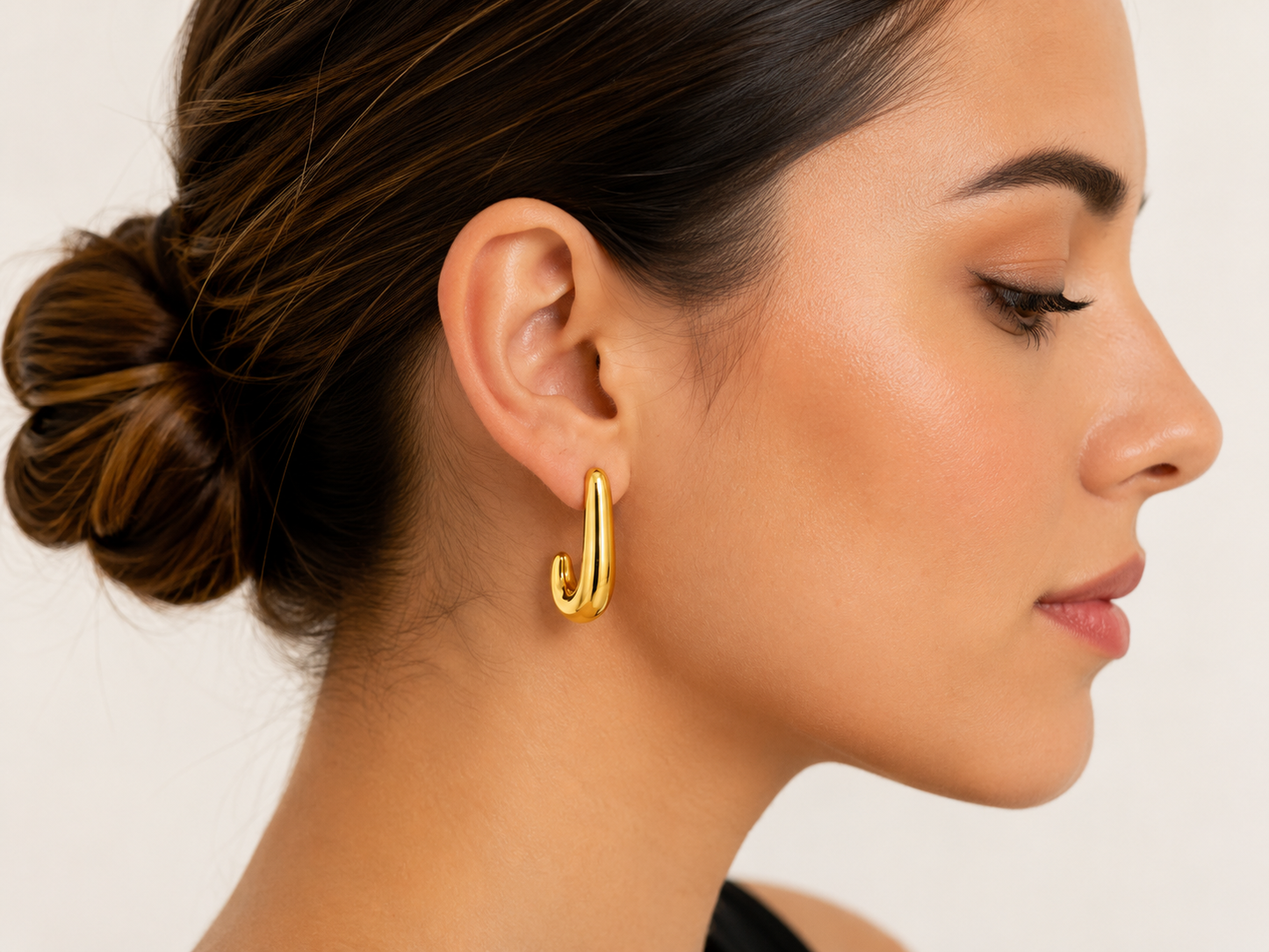Aretes Dorados Tipo Gota Escultural