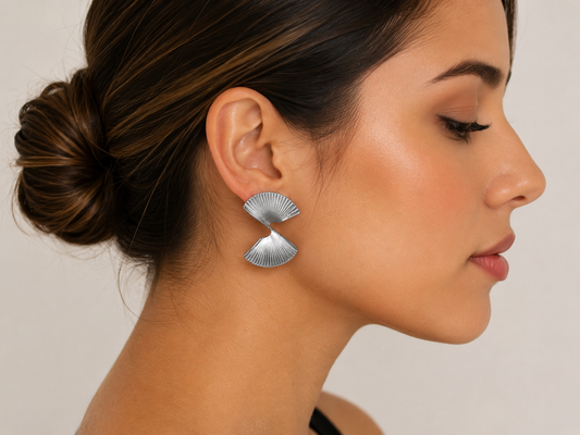 Aretes Plateados Diseño Abanico Escultural