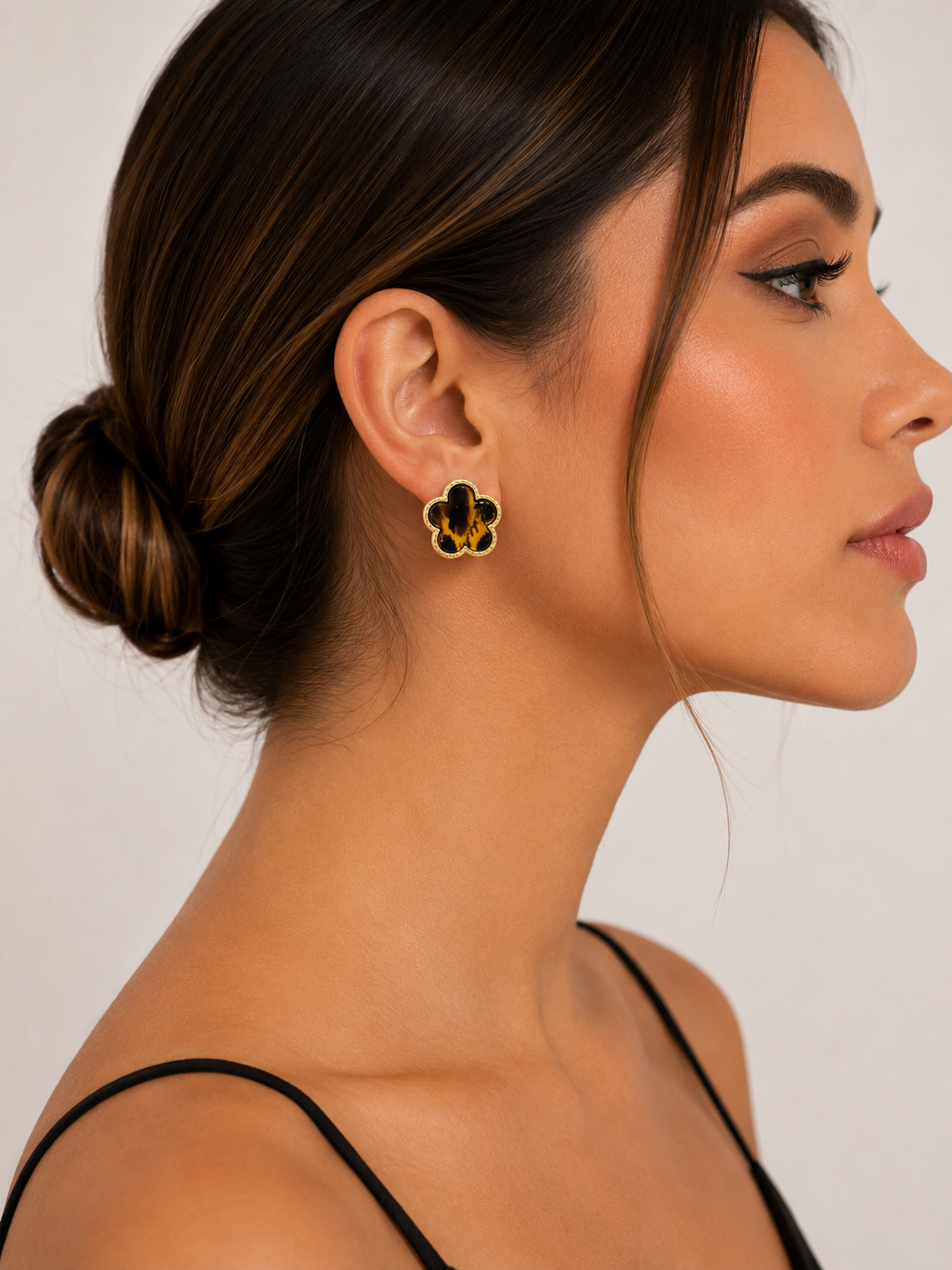 ✨ Aretes Flor Animal Print con Acabado Dorado ✨