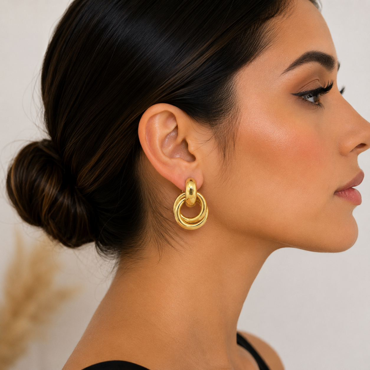 ✨ Aretes Dorados de Aros Entrelazados ✨