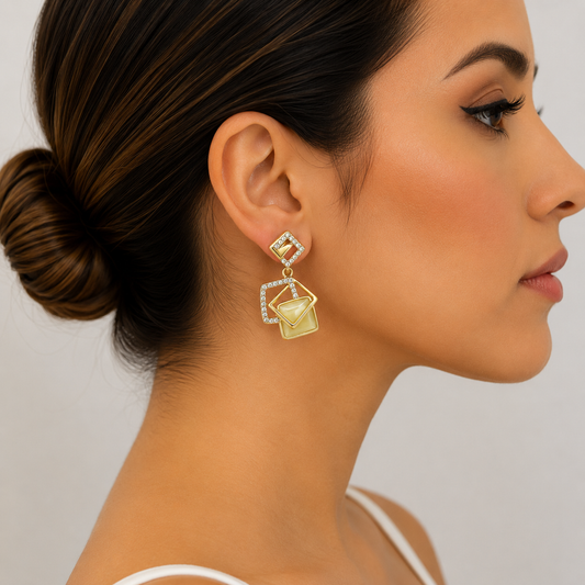 ✨ Aretes Geométricos Dorados con Cristales ✨
