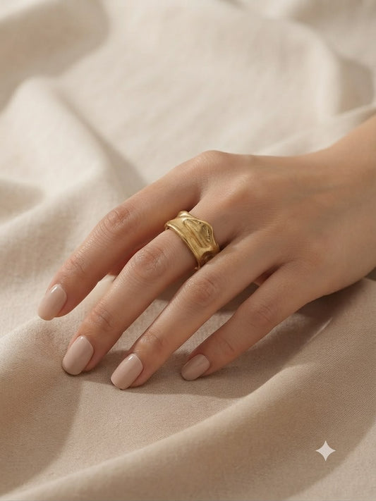 Anillo dama dorado diseño orgánico ✨
