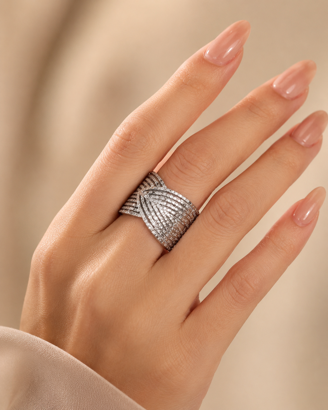 Anillo dama plateado diseño entrelazado