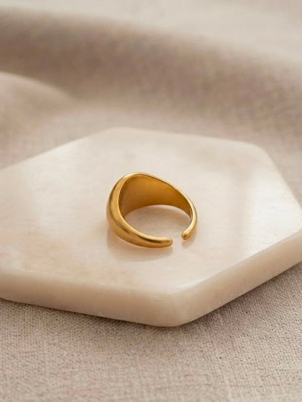 Anillo dama dorado estilo sello minimalista ✨💍
