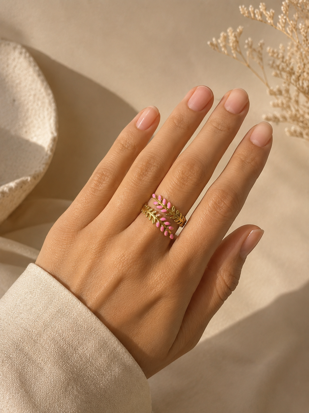 Anillo Dama diseño de hojas rosa y dorado