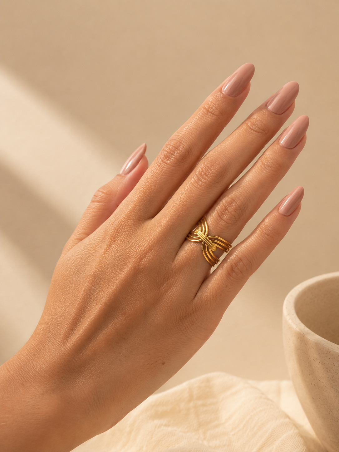 Anillo Dama dorado diseño entrelazado