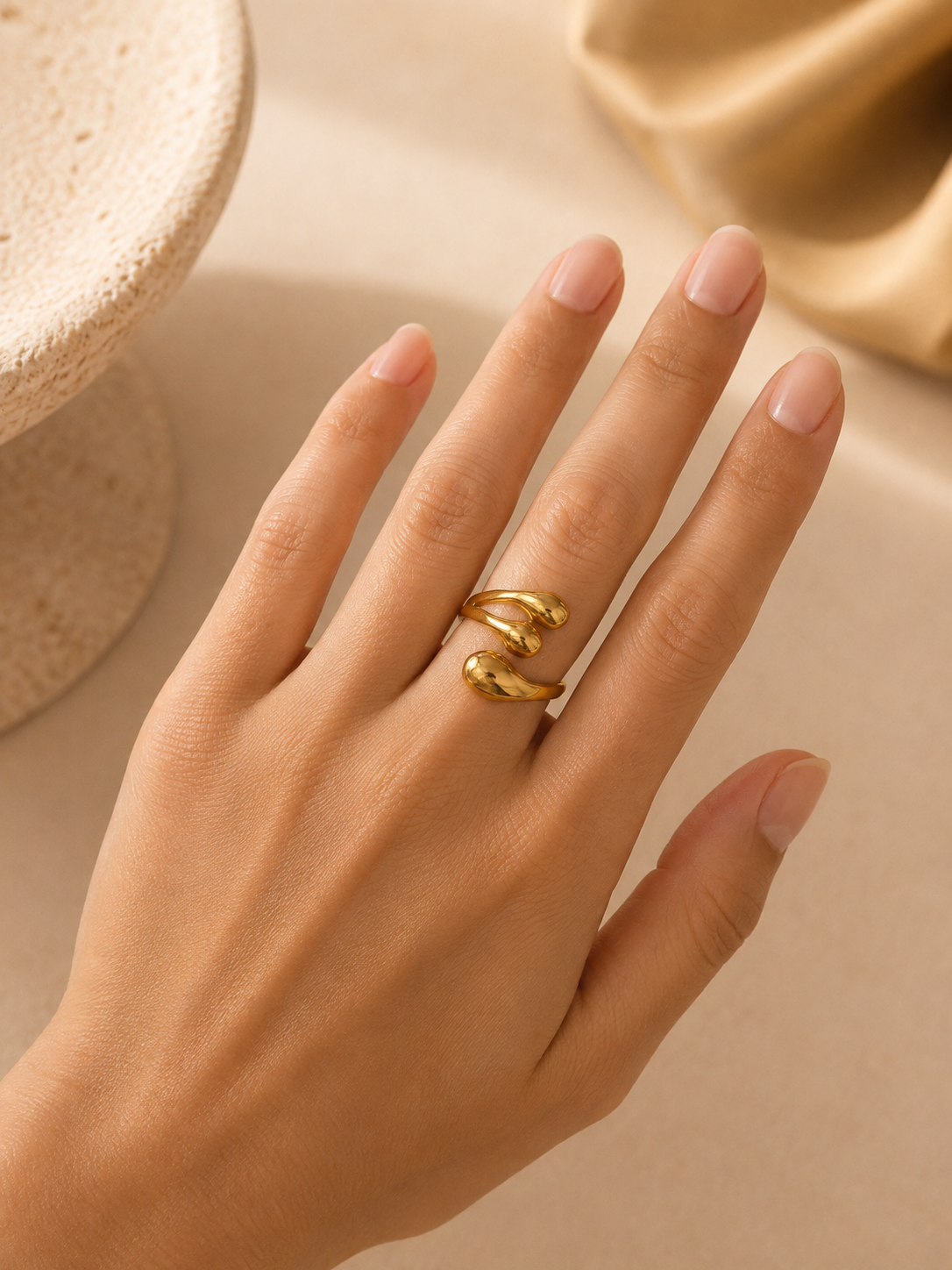 Anillo Dama dorado diseño de gotas