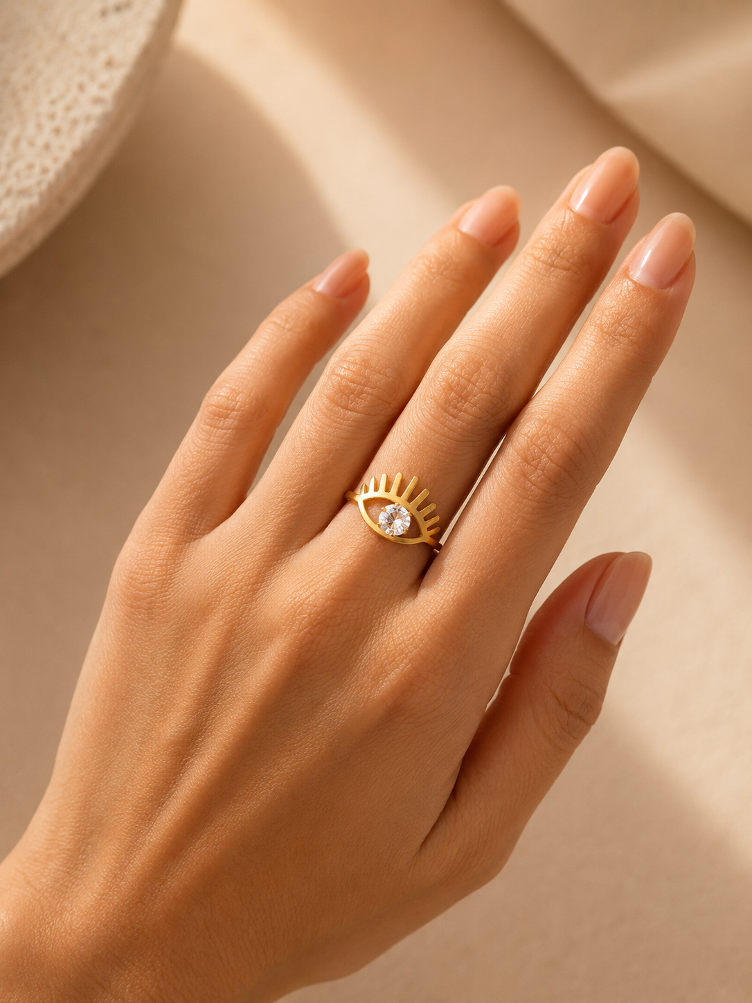 Anillo Dala dorado diseño de ojo