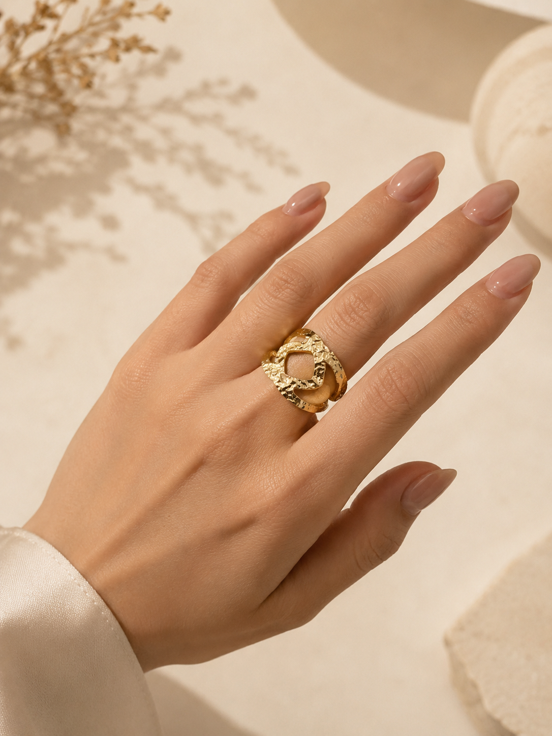Anillo Dama Dorado diseño geométrico