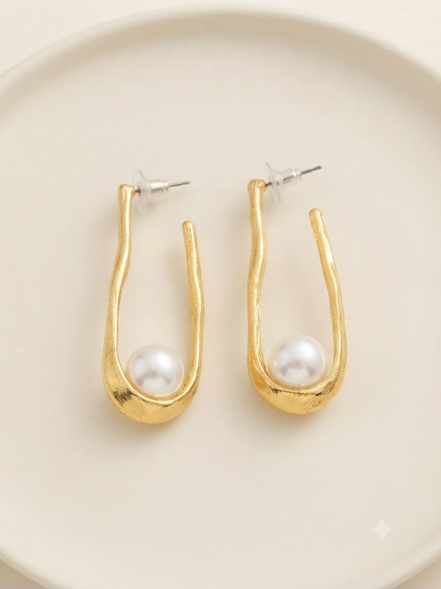 Aretes Dorados con Perla – Diseño Orgánico Elegante