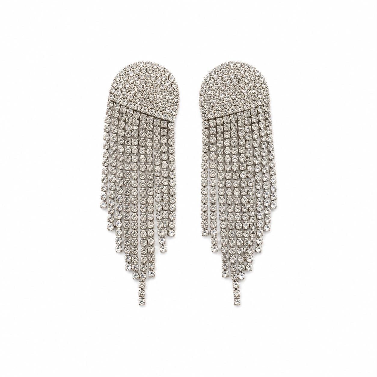 Aretes Largos con Cristales Plateados – Glamour en Cada Movimiento