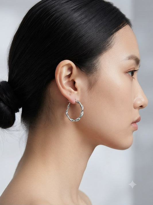 Aretes de Aro Trenzado Plateados – Elegancia Atemporal