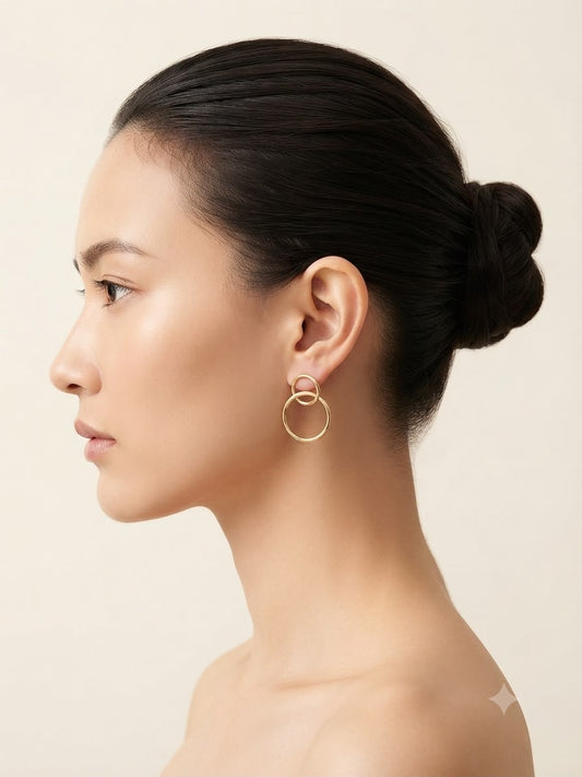 Aretes Doble Aro Dorados – Diseño Minimalista y Moderno