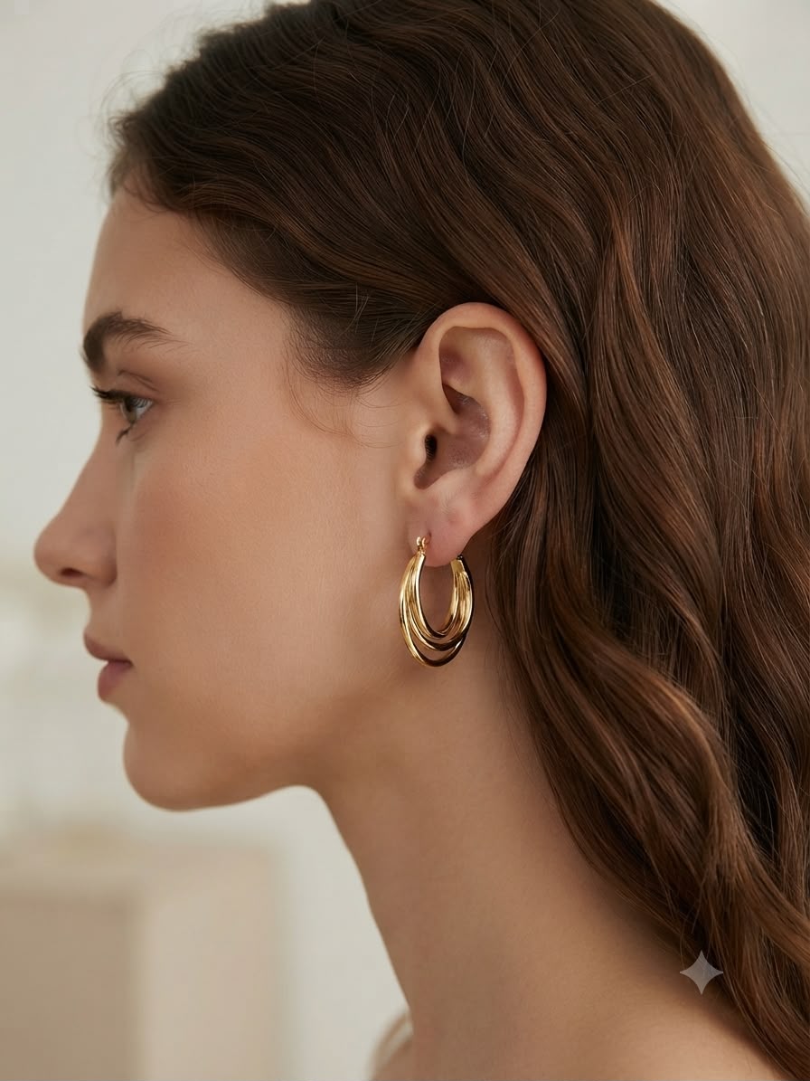 Aretes Dorados de Triple Aro – Elegancia con Diseño Moderno