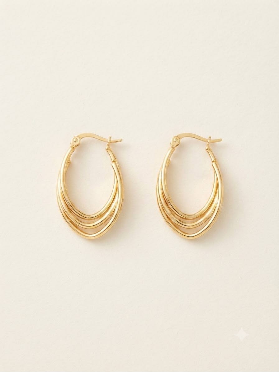Aretes Dorados de Triple Aro – Elegancia con Diseño Moderno