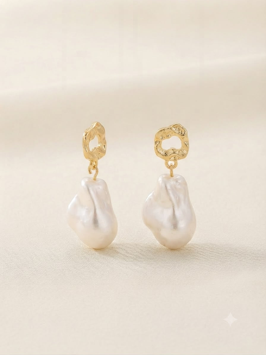 Aretes Perla Barroca con Detalle Dorado – Elegancia Orgánica