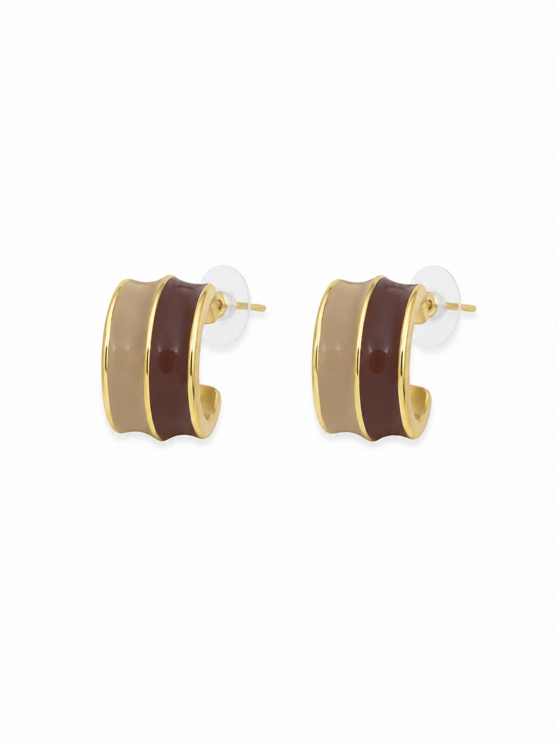 Aretes Huggie Ondulados – Dorado con Esmalte Beige y Café