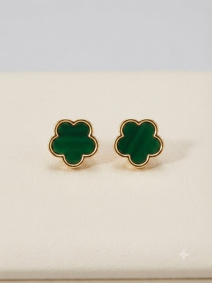 Aretes Flor Verde Esmeralda con Marco Dorado