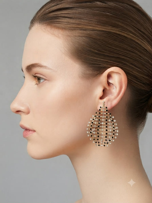 Aretes Dorados Tipo Hoja con Cristales Negros y Transparentes