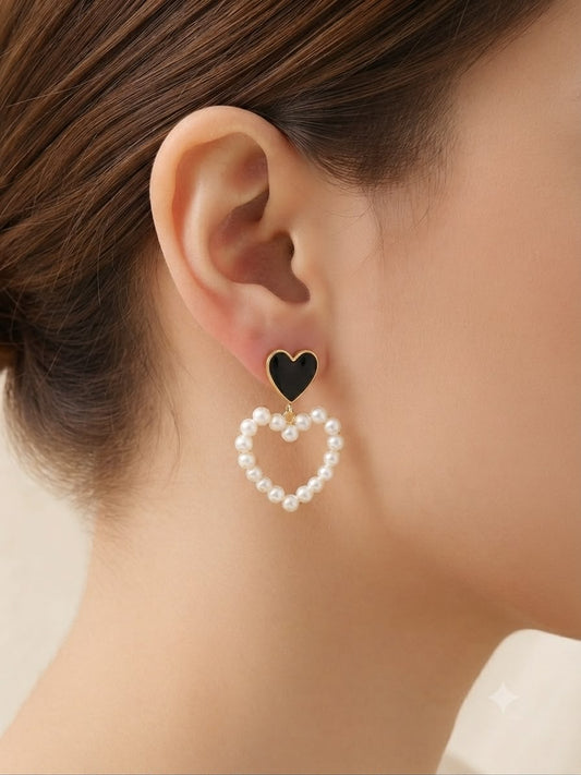 Aretes Corazón Negro con Perlas
