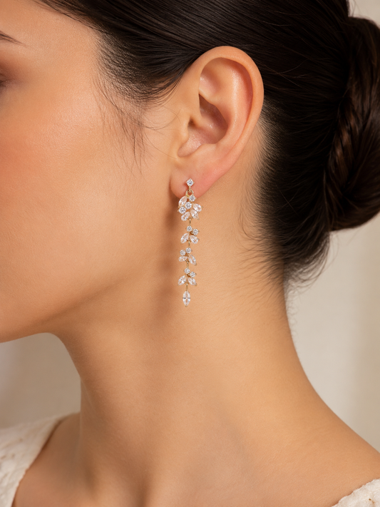 Aretes colgantes dorados con cristales tipo flor