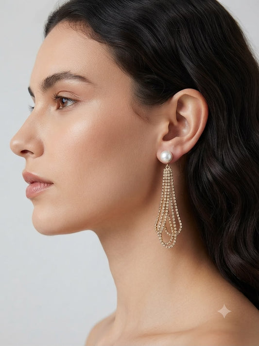 Aretes Largos Dorados con Perla y Cristales ✨🤍