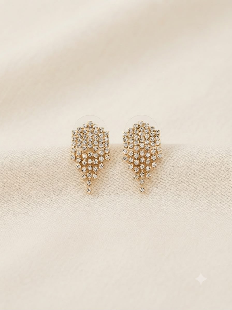 Aretes Dorados con Cascada de Cristales ✨💛
