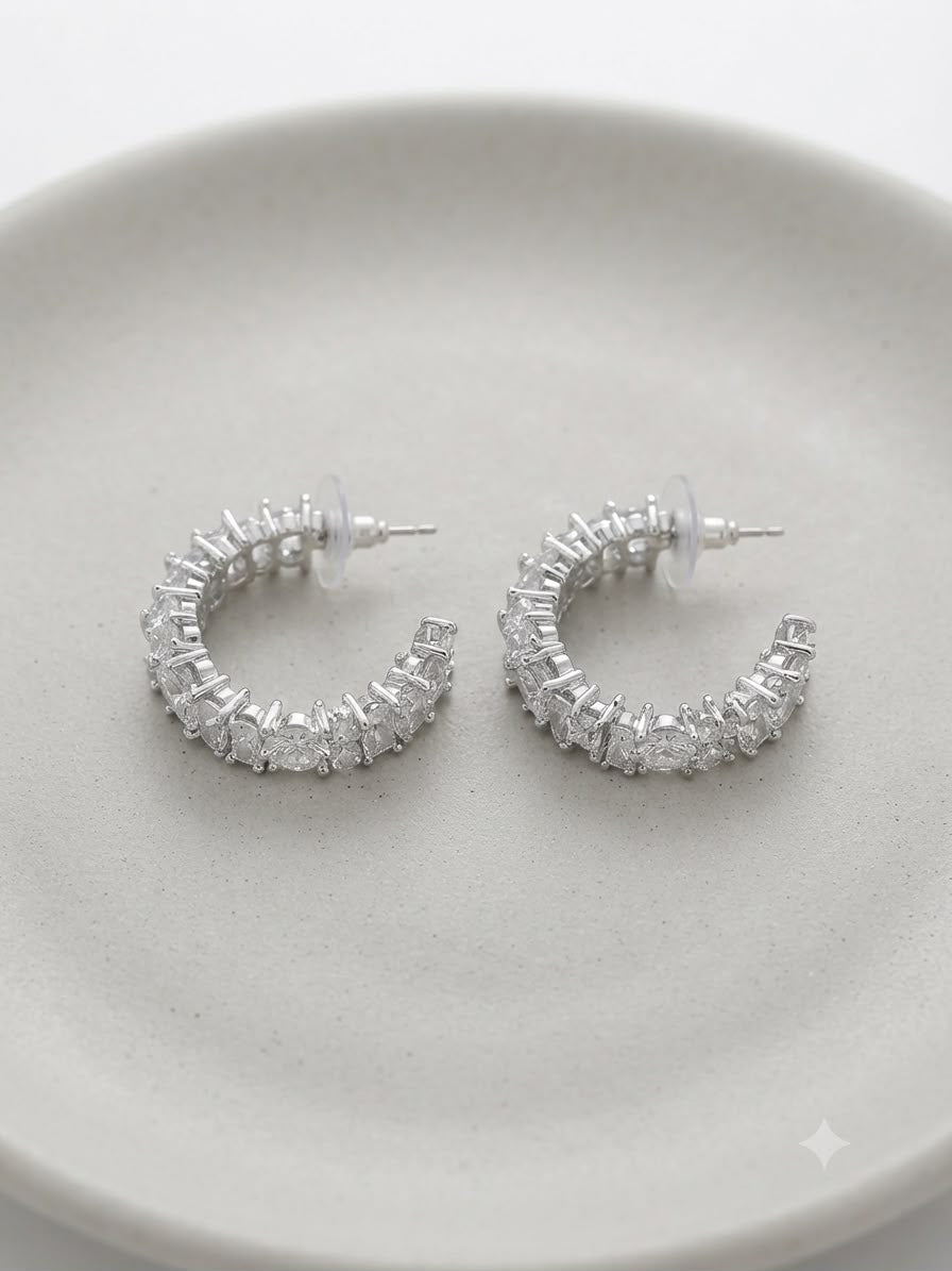 Aretes de Aro con Cristales Brillantes Plateados ✨🤍