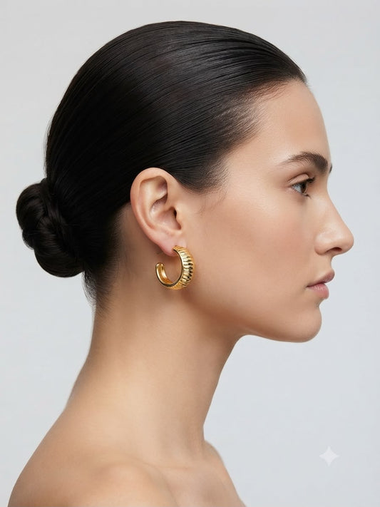 Aretes de Aro Dorados con Diseño Ondulado | Elegancia Atemporal