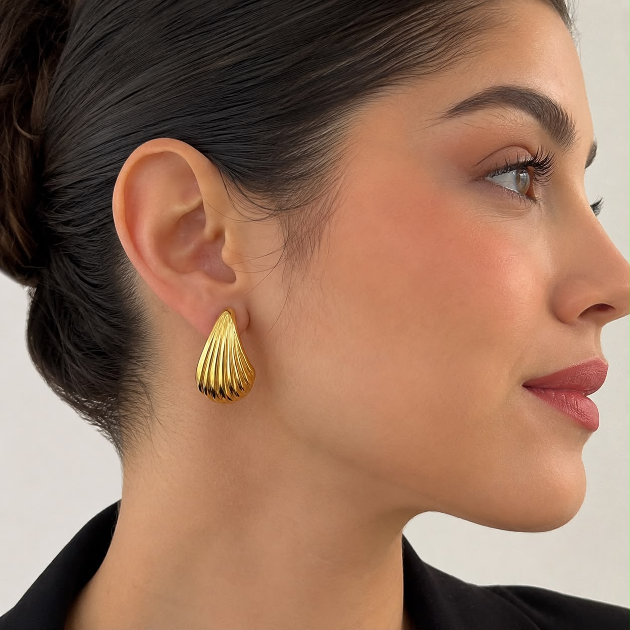 Aretes tipo gota texturizados dorados