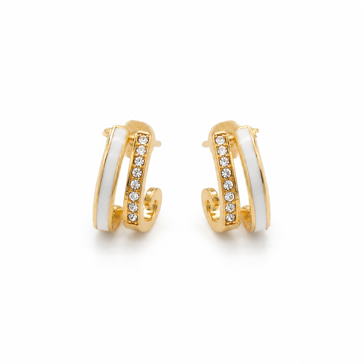 Aretes dorados con esmalte blanco y cristales