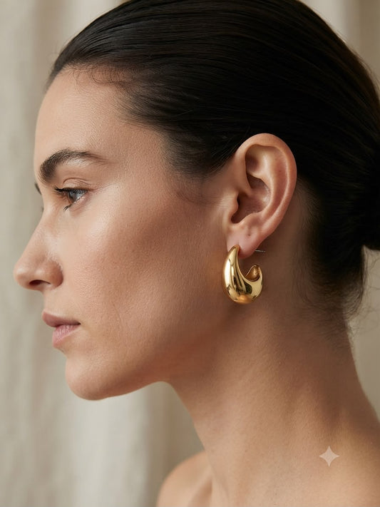 Aretes Tipo Huggie Dorados ✨