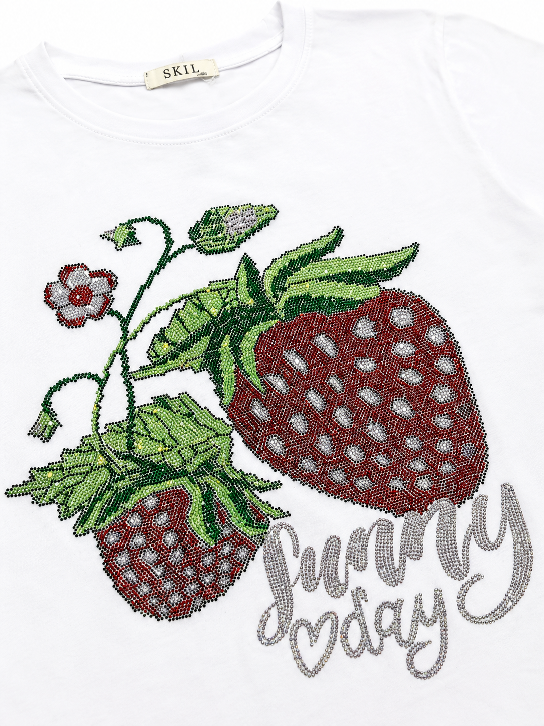 Blusa dama blanca con fresas y pedrería 🍓✨