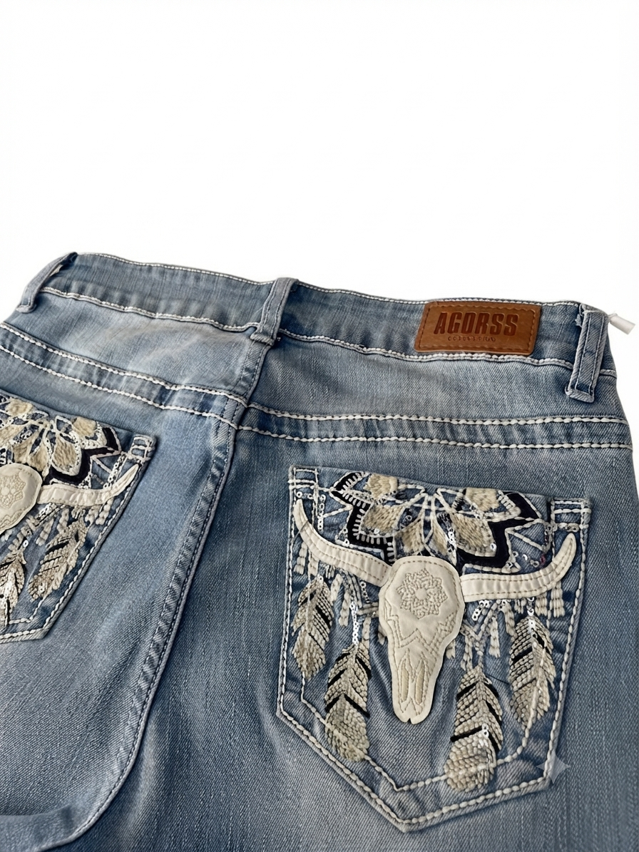 Pantalón dama mezclilla acampanado con bolsas bordadas