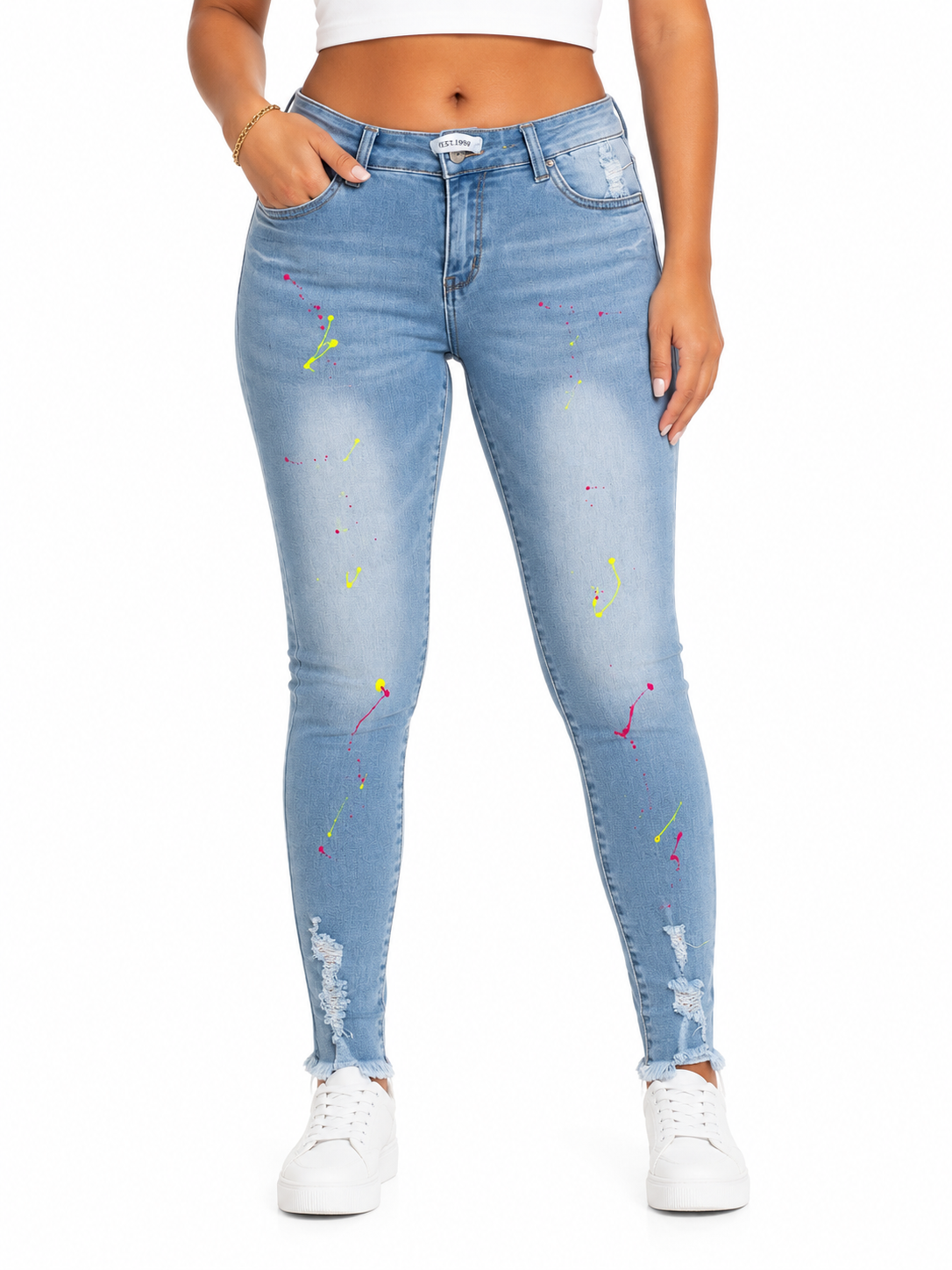 Pantalón dama mezclilla skinny con diseño de pintura y deshilachado