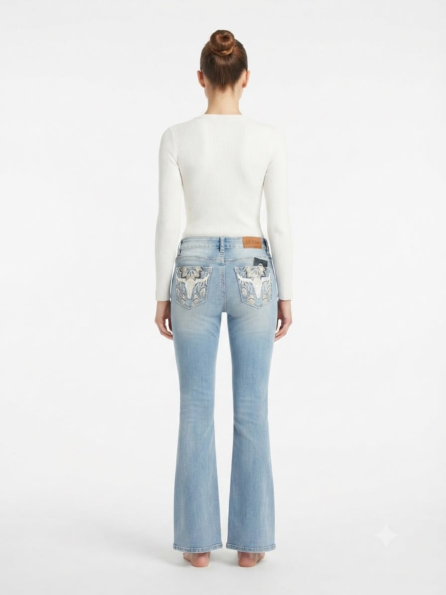 Pantalón dama mezclilla flare azul claro con detalle en bolsas