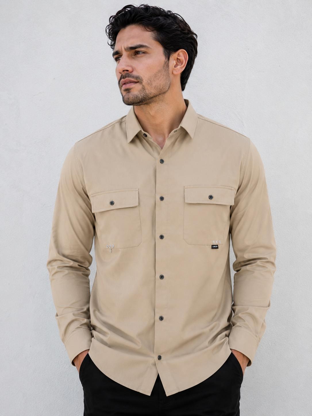 Camisa Caballero Beige Manga Larga con Bolsillos