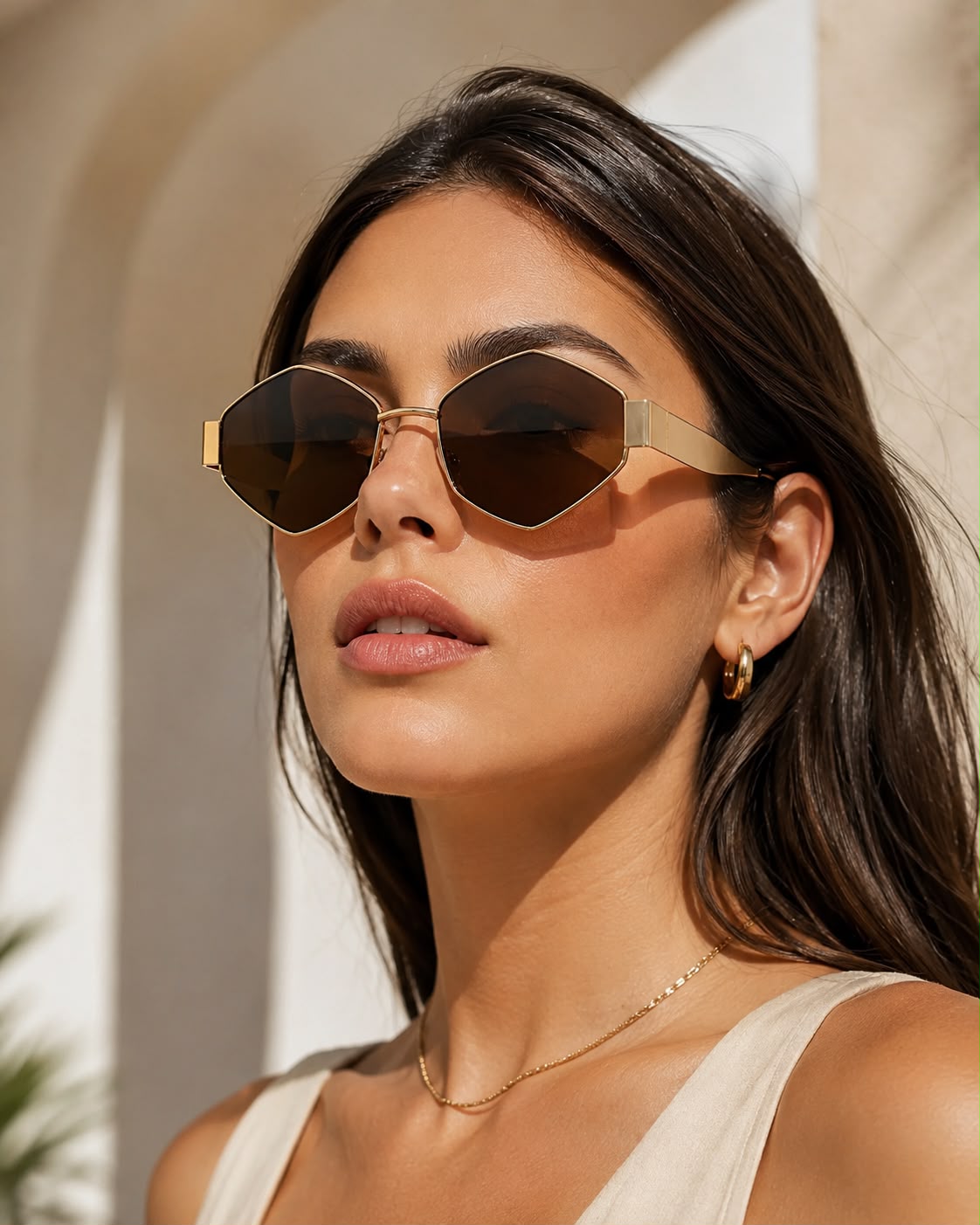 Lentes dama hexagonales café con marco dorado