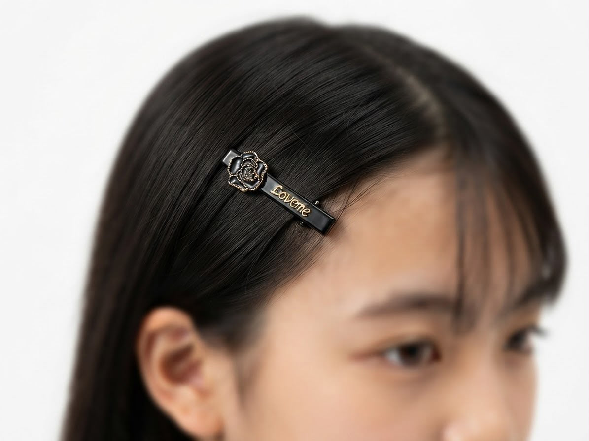 Broche cabello negro con rosa decorativa