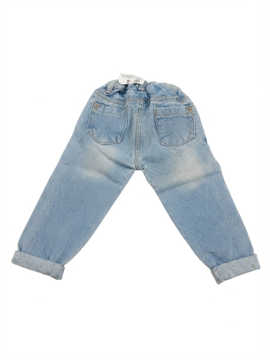 Pantalón niña mom fit mezclilla llavero decorativo