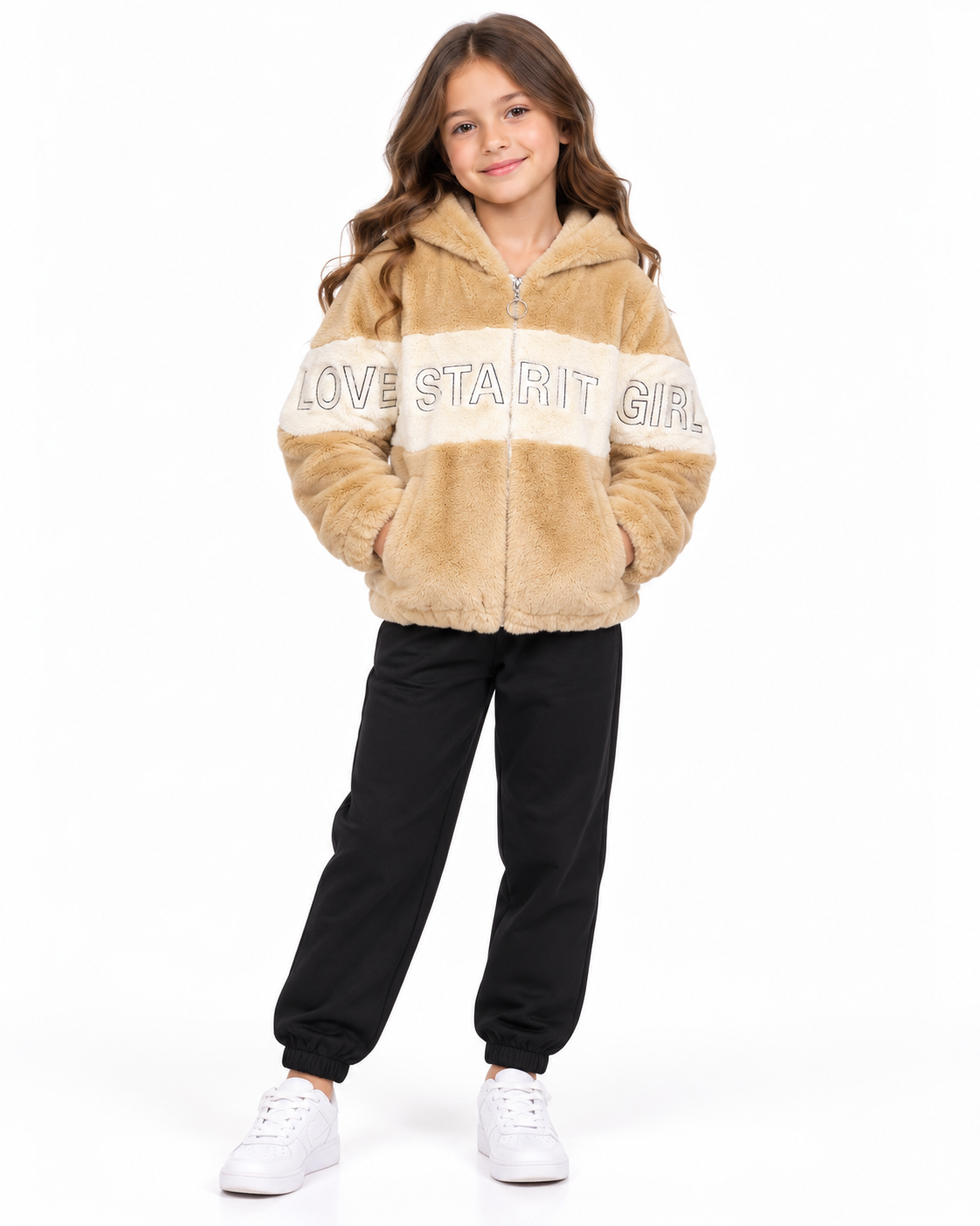 Set niña con chamarra afelpada beige y pantalón negro